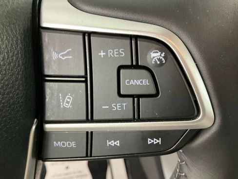 Used 2024 Toyota Highlander XLE image 19