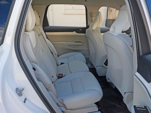 Used 2025 Volvo EX90 Plus AWD/4WD image 40