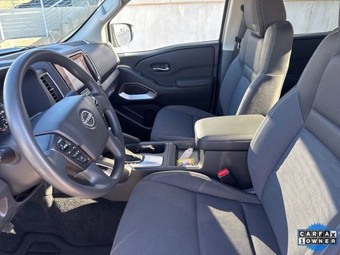 Used 2023 Nissan Frontier SV image 2