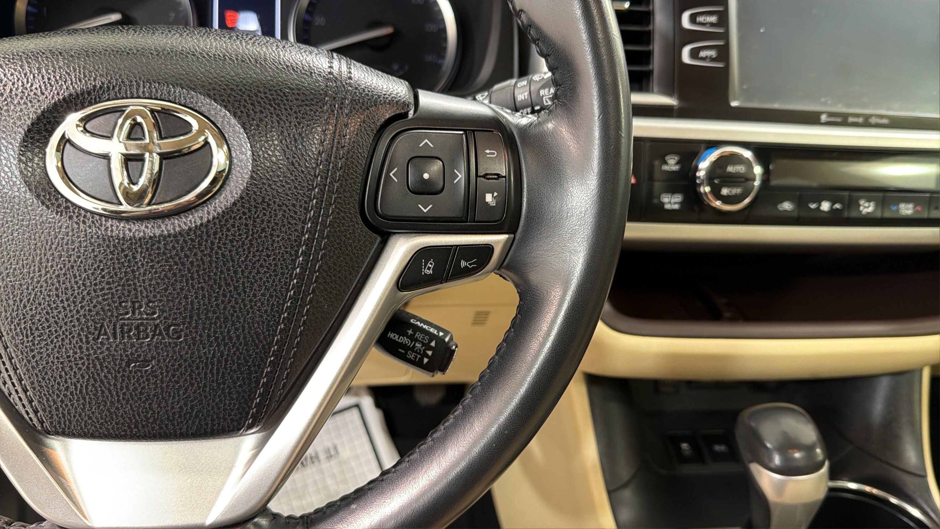 Used 2018 Toyota Highlander FWD V6 image 14