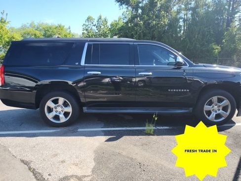 Used 2017 Chevrolet Suburban LT RWD image 4