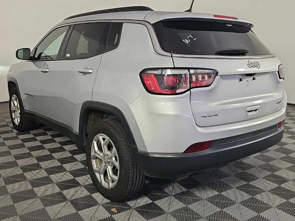 Used 2024 Jeep Compass Latitude AWD/4WD image 8
