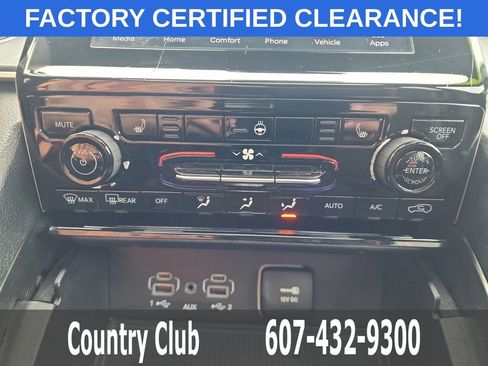 Used 2024 Jeep Grand Cherokee L Altitude AWD/4WD image 16