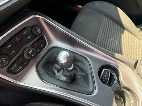 Used 2018 Dodge Challenger R/T RWD image 8