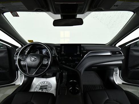 Used 2023 Toyota Camry SE image 18