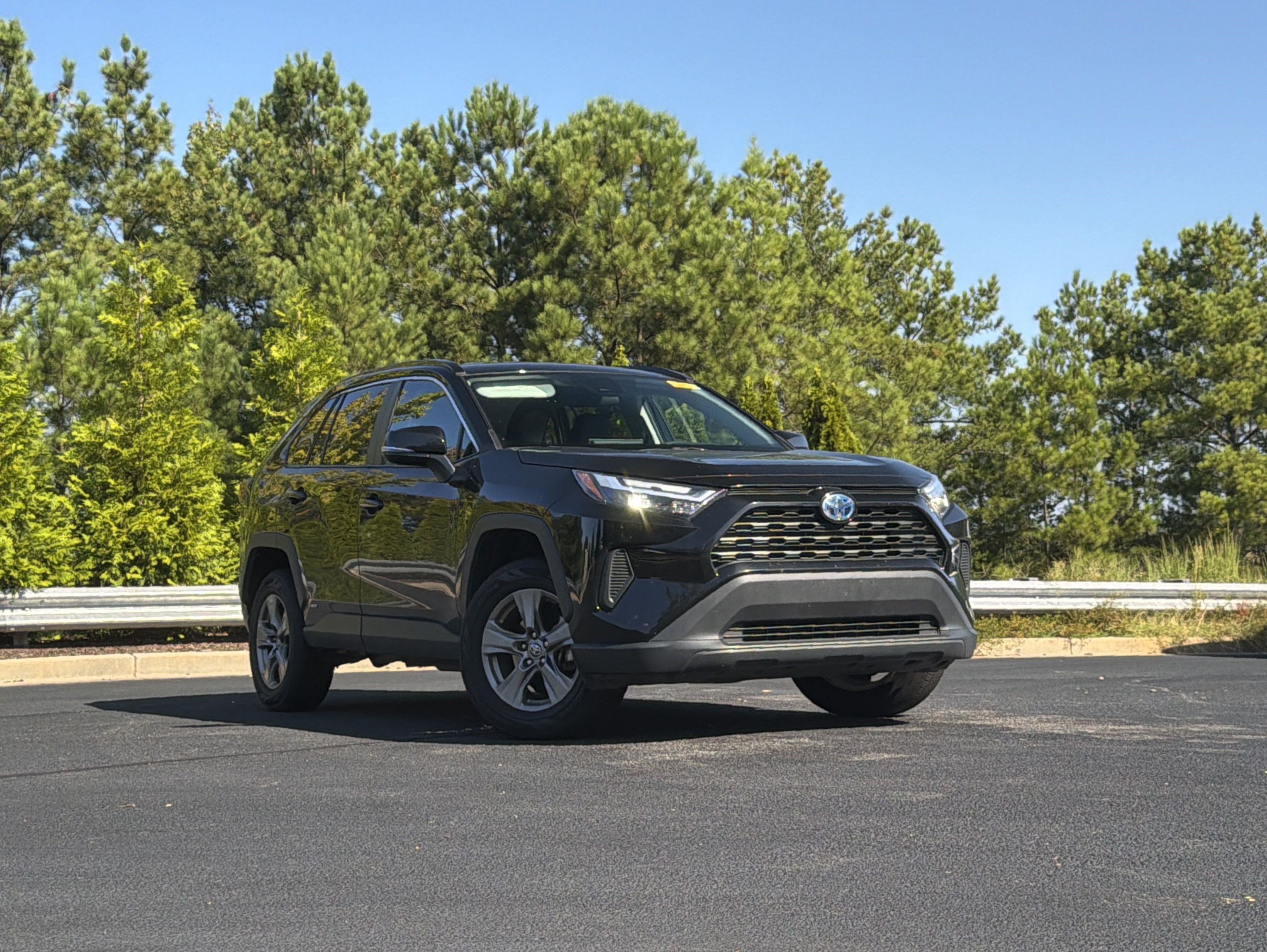 Used 2024 Toyota RAV4 LE AWD/4WD image 2