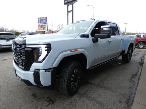 New 2026 GMC Sierra 3500 Denali Ultimate AWD/4WD image 6