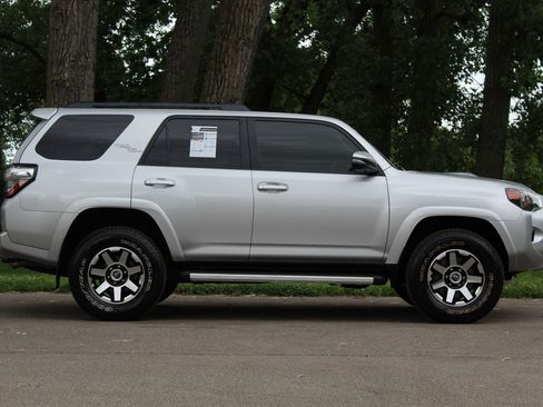 Used 2024 Toyota 4Runner TRD Off-Road Premium w/ Moonroof Package AWD/4WD image 9