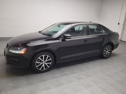 Used 2017 Volkswagen Jetta SE FWD image 2
