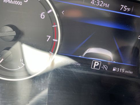 Used 2025 Nissan Sentra SV image 9