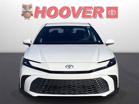 Used 2025 Toyota Camry SE image 7