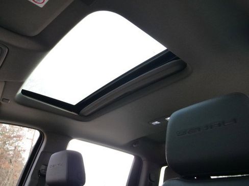 Used 2023 GMC Sierra 2500 Denali w/ Denali Black Diamond Edition image 30