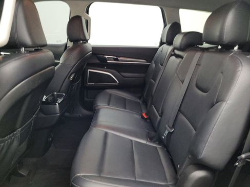 Used 2020 Kia Telluride LX FWD image 18