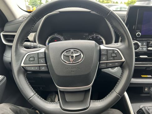 Used 2023 Toyota Highlander XLE AWD/4WD image 26