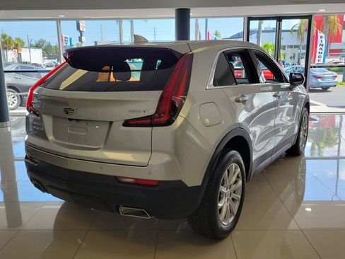 Used 2022 Cadillac XT4 Luxury w/ Driver Awareness Package FWD image 4