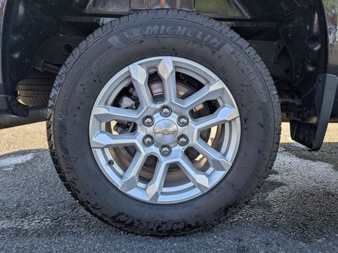 Used 2024 Chevrolet Silverado 1500 LT AWD/4WD image 13