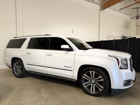 Used 2019 GMC Yukon XL Denali w/ Denali Ultimate Package AWD/4WD image 5