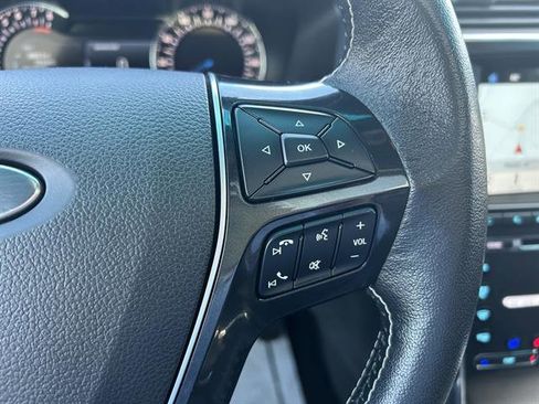 Used 2017 Ford Explorer Platinum image 28