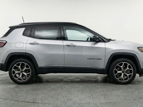 Used 2025 Jeep Compass Limited AWD/4WD image 11