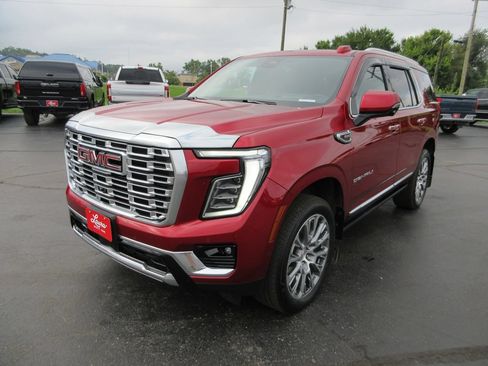 Certified 2025 GMC Yukon Denali w/ Denali Reserve Package AWD/4WD image 11
