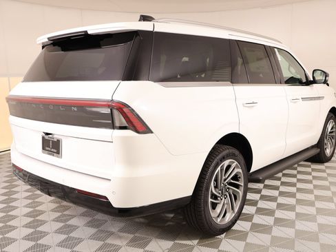 New 2026 Lincoln Navigator Premiere AWD/4WD image 22