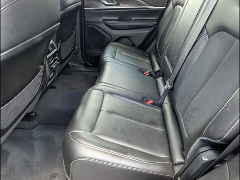 Used 2024 Jeep Grand Cherokee Limited RWD image 10