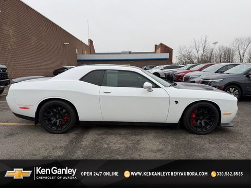 Used 2016 Dodge Challenger SRT Hellcat image 1