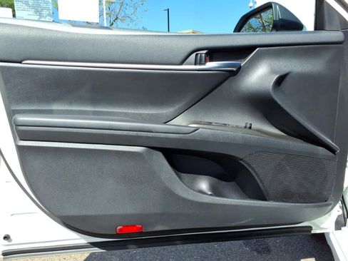 Used 2023 Toyota Camry SE image 12