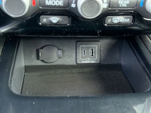 Used 2020 Nissan Pathfinder S image 31