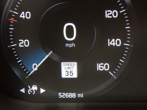 Used 2018 Volvo XC60 T5 Momentum w/ Convenience Package AWD/4WD image 9