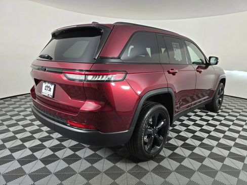 New 2025 Jeep Grand Cherokee Altitude image 4