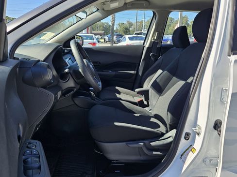 New 2025 Nissan Kicks Play S image 3