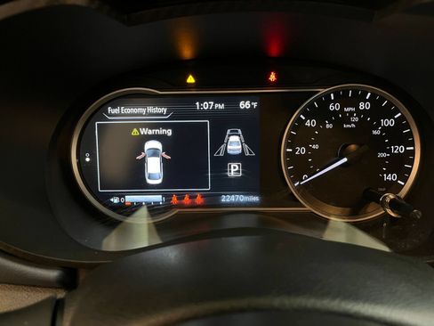Used 2025 Nissan Versa SV FWD image 39