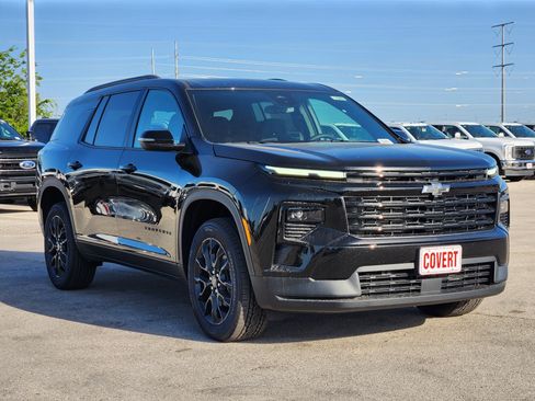 New 2026 Chevrolet Traverse LT w/ Midnight/Sport Edition FWD image 2