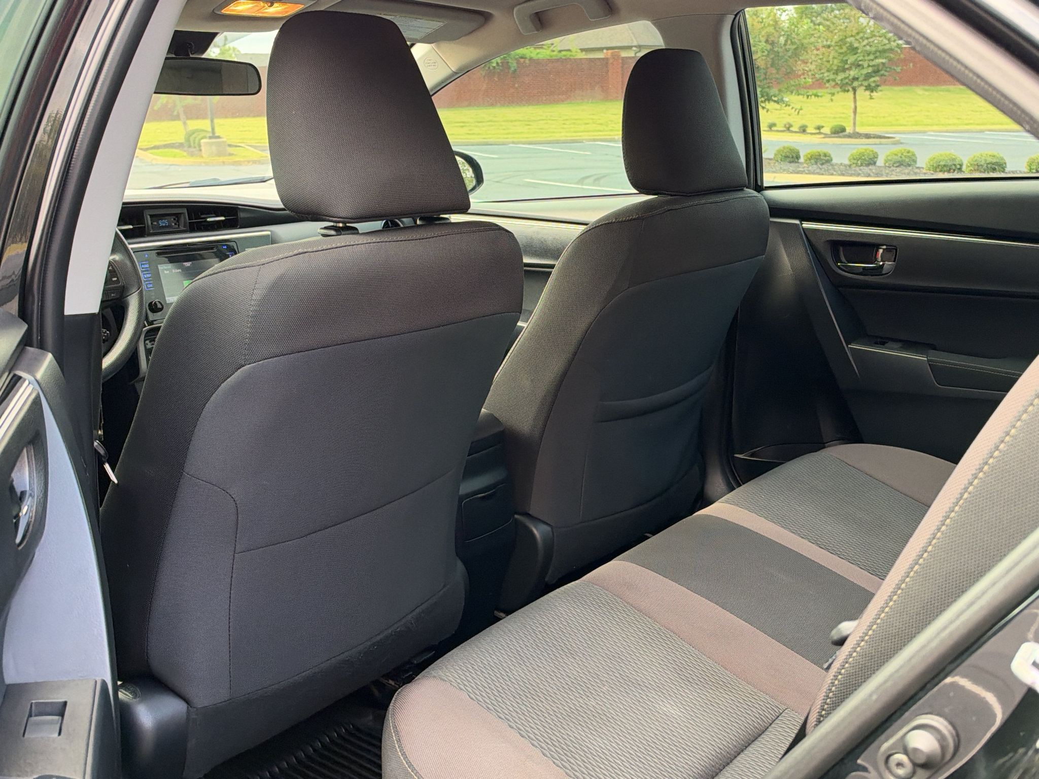 Used 2017 Toyota Corolla LE FWD image 12