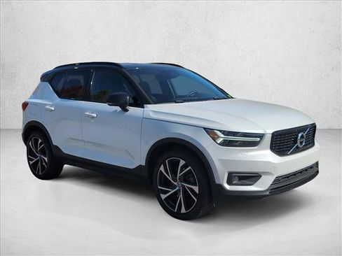 Used 2022 Volvo XC40 T5 R-Design w/ Climate Package image 3