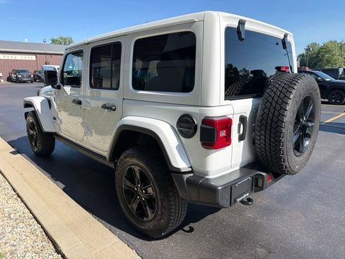 Used 2023 Jeep Wrangler Unlimited Sahara AWD/4WD image 13