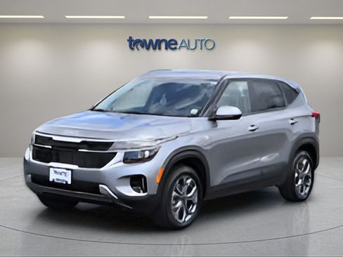 Used 2024 Kia Seltos LX AWD/4WD image 1