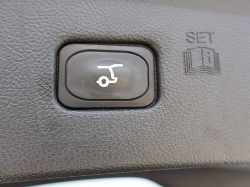 Certified 2024 Ford Edge SEL w/ Convenience Package AWD/4WD image 17