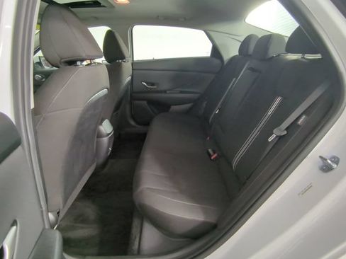 Used 2025 Hyundai Elantra SEL FWD image 21
