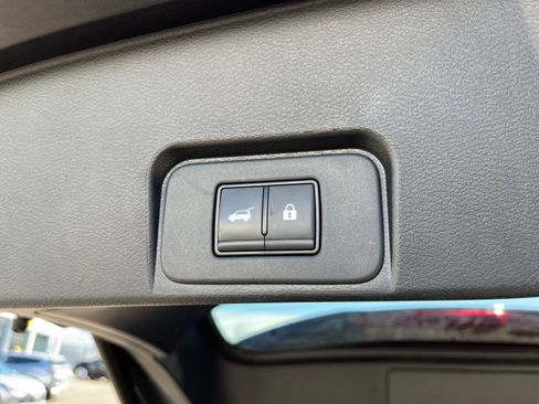 Used 2025 Nissan Rogue SV image 24