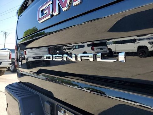 New 2026 GMC Sierra 2500 Denali w/ Denali Reserve Package AWD/4WD image 9