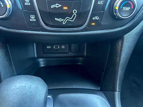 Used 2023 Chevrolet Equinox LT FWD image 18