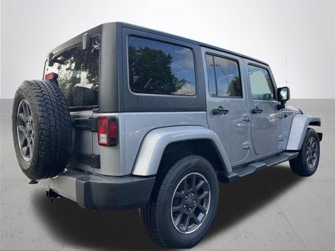 Used 2018 Jeep Wrangler Unlimited Sahara AWD/4WD image 5
