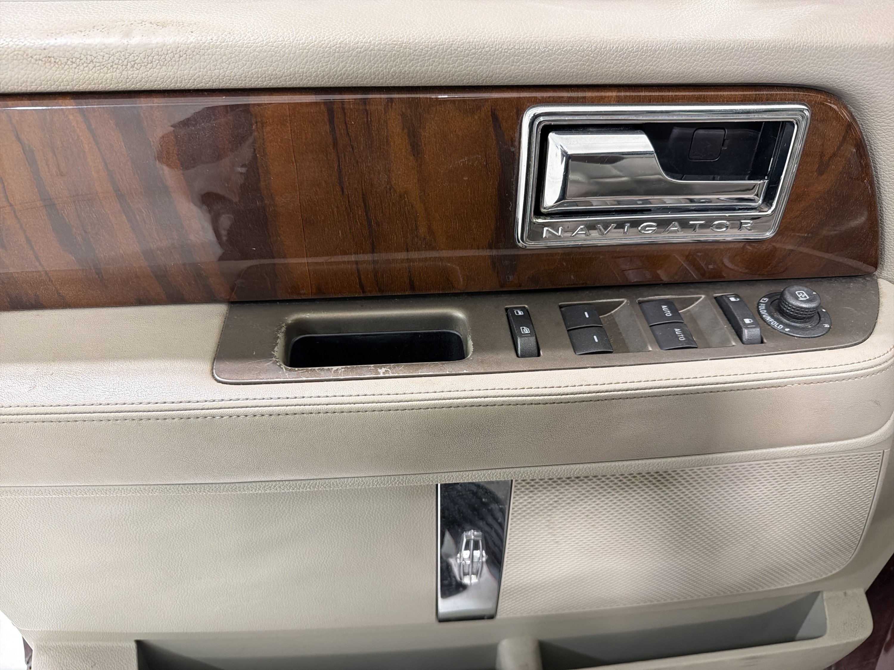 Used 2012 Lincoln Navigator 2WD image 15