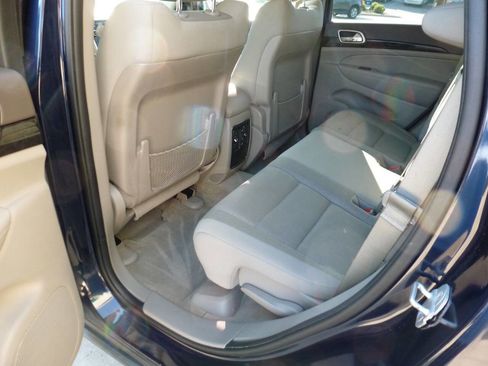 Used 2012 Jeep Grand Cherokee Laredo w/ Laredo E Group image 10