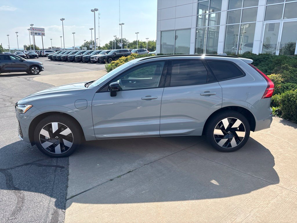 Certified 2025 Volvo XC60 T8 Plus w/ Protection Package Premier AWD/4WD image 9