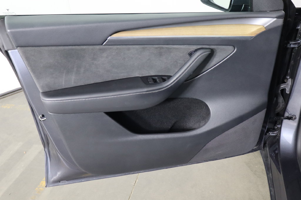 Used 2023 Tesla Model Y 2WD image 17