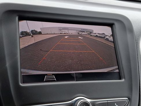 Used 2023 Chevrolet Equinox LS w/ LS Convenience Package FWD image 4