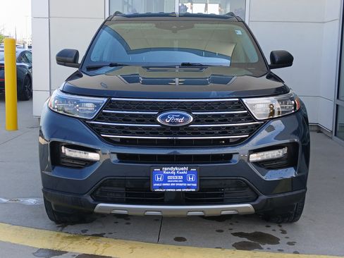 Used 2022 Ford Explorer XLT w/ Equipment Group 202A AWD/4WD image 4